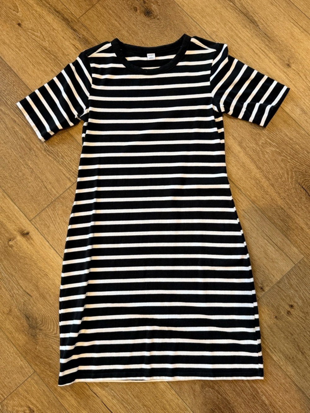 ⭐️4 for $20 Old Navy Black & White Striped Midi Dress